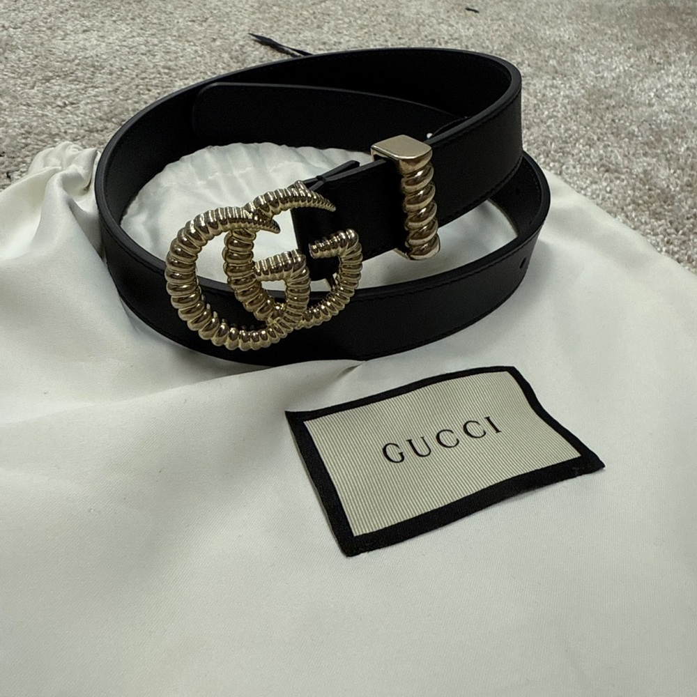 Gucci Black Belt with Gold GG Buckle Size Small